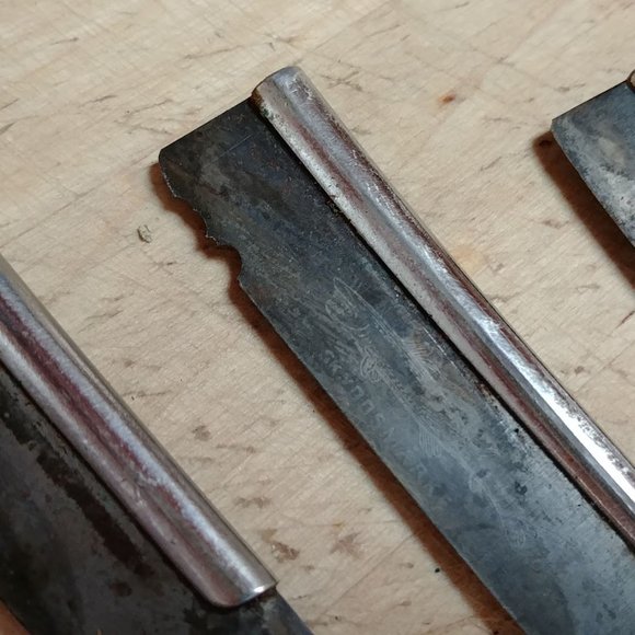 Vintage E A Berg Straight Razors with leather case - Picture 6 of 13